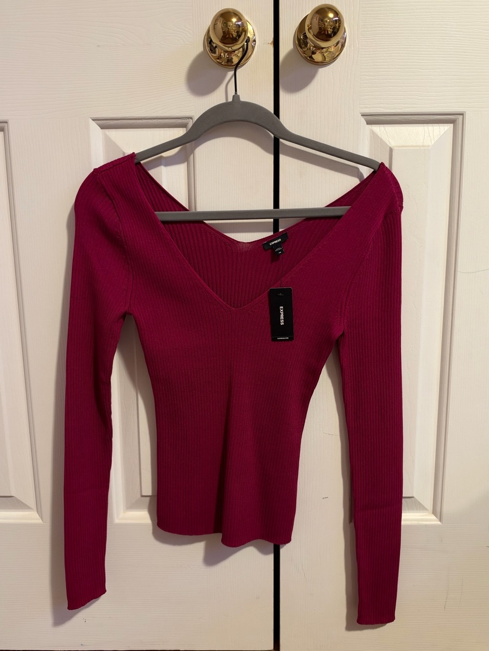 Express Fitted Ribbed V-Neck Long Sleeve Top - Picture 1 of 3